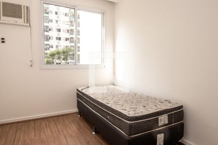 Quarto 1 de apartamento para alugar com 2 quartos, 74m² em Jacarepaguá, Rio de Janeiro