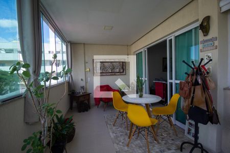 Apartamento à venda com 90m², 3 quartos e 2 vagas Apartamento à venda com 90m², 3 quartos e 2 vagasVaranda