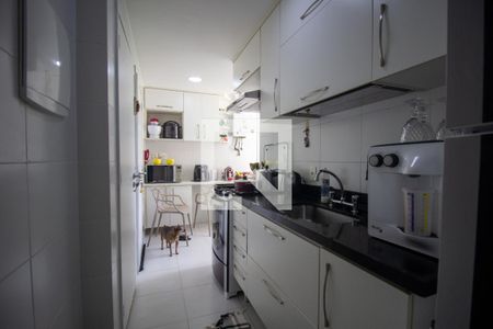Apartamento à venda com 90m², 3 quartos e 2 vagas Apartamento à venda com 90m², 3 quartos e 2 vagasCozinha e Área de Serviço