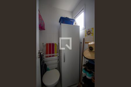 Apartamento à venda com 90m², 3 quartos e 2 vagas Apartamento à venda com 90m², 3 quartos e 2 vagasBanheiro de Serviço