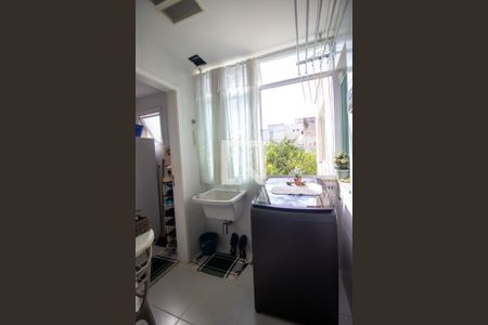 Apartamento à venda com 90m², 3 quartos e 2 vagas Apartamento à venda com 90m², 3 quartos e 2 vagasCozinha e Área de Serviço