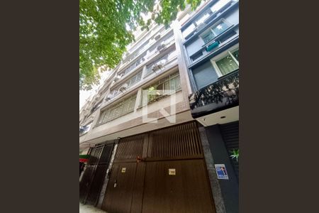 Apartamento à venda com 225m², 4 quartos e 1 vagaFachada com cartaz QA