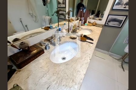 Apartamento à venda com 225m², 4 quartos e 1 vagaSuíte 1 banheiro