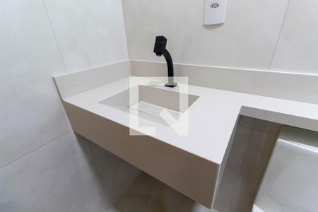 Casa à venda com 220m², 3 quartos e 5 vagasBanheiro da Suíte 2