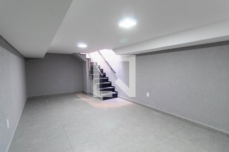 Casa à venda com 220m², 3 quartos e 5 vagasPorão
