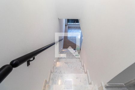 Casa à venda com 220m², 3 quartos e 5 vagasEscada