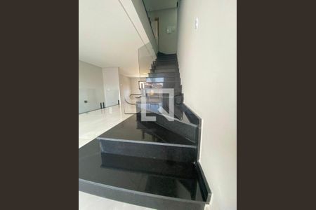 Casa à venda com 214m², 3 quartos e 4 vagas