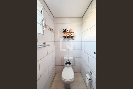 Casa à venda com 150m², 4 quartos e 4 vagas Casa à venda com 150m², 4 quartos e 4 vagasBanheiro