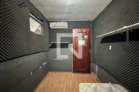 Casa à venda com 150m², 4 quartos e 4 vagas Casa à venda com 150m², 4 quartos e 4 vagasQuarto