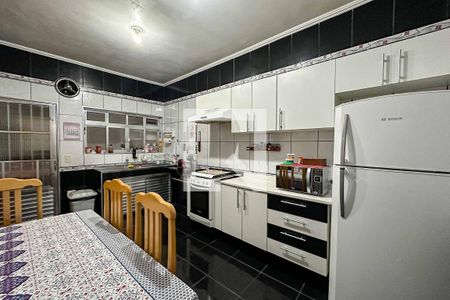 Casa à venda com 150m², 4 quartos e 4 vagas Casa à venda com 150m², 4 quartos e 4 vagasCozinha