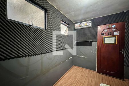 Casa à venda com 150m², 4 quartos e 4 vagas Casa à venda com 150m², 4 quartos e 4 vagasQuarto