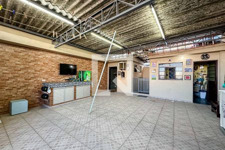 Casa à venda com 150m², 4 quartos e 4 vagas Casa à venda com 150m², 4 quartos e 4 vagasÁrea de serviço