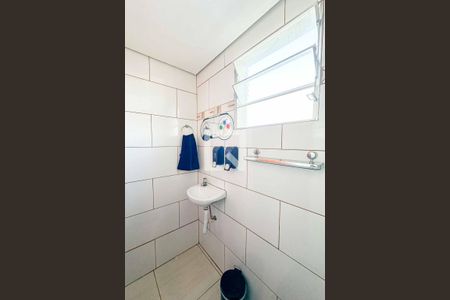 Casa à venda com 150m², 4 quartos e 4 vagas Casa à venda com 150m², 4 quartos e 4 vagasBanheiro