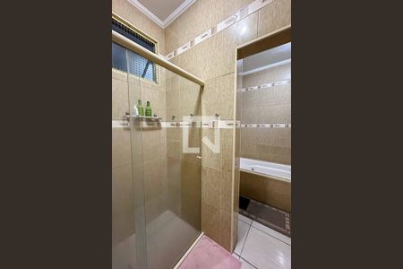 Casa à venda com 150m², 4 quartos e 4 vagas Casa à venda com 150m², 4 quartos e 4 vagasBanheiro