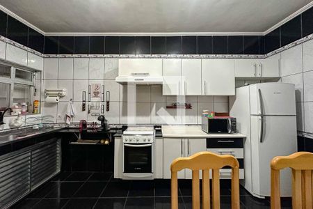 Casa à venda com 150m², 4 quartos e 4 vagas Casa à venda com 150m², 4 quartos e 4 vagasCozinha