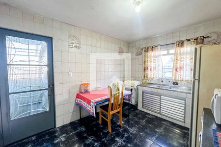 Casa à venda com 150m², 4 quartos e 4 vagas Casa à venda com 150m², 4 quartos e 4 vagasCozinha