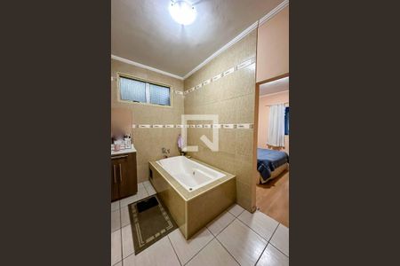 Casa à venda com 150m², 4 quartos e 4 vagas Casa à venda com 150m², 4 quartos e 4 vagasBanheiro