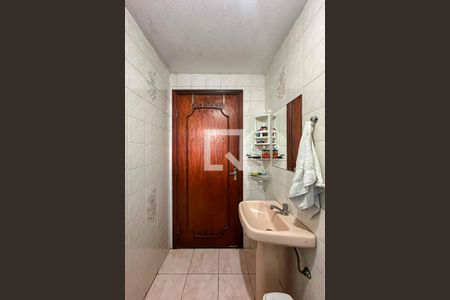 Casa à venda com 150m², 4 quartos e 4 vagas Casa à venda com 150m², 4 quartos e 4 vagasBanheiro