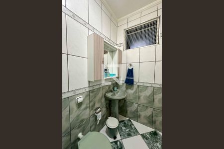 Casa à venda com 150m², 4 quartos e 4 vagas Casa à venda com 150m², 4 quartos e 4 vagasBanheiro