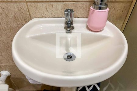 Casa à venda com 150m², 4 quartos e 4 vagas Casa à venda com 150m², 4 quartos e 4 vagasBanheiro