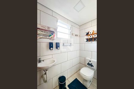 Casa à venda com 150m², 4 quartos e 4 vagas Casa à venda com 150m², 4 quartos e 4 vagasBanheiro