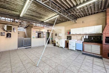 Casa à venda com 150m², 4 quartos e 4 vagas Casa à venda com 150m², 4 quartos e 4 vagasÁrea de serviço