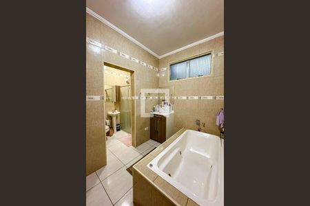 Casa à venda com 150m², 4 quartos e 4 vagas Casa à venda com 150m², 4 quartos e 4 vagasBanheiro