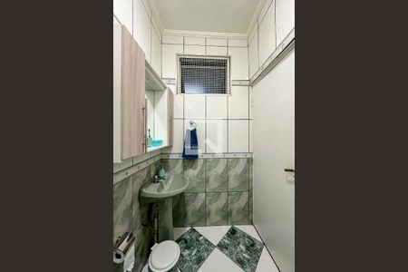 Casa à venda com 150m², 4 quartos e 4 vagas Casa à venda com 150m², 4 quartos e 4 vagasBanheiro