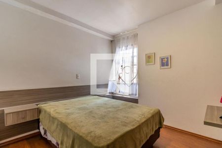 Casa à venda com 230m², 3 quartos e 2 vagas