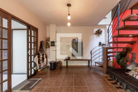 Casa à venda com 230m², 3 quartos e 2 vagas