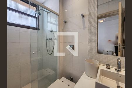 Banheiro da Suíte de apartamento para alugar com 2 quartos, 90m² em Ponta da Praia, Santos