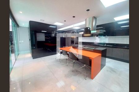 Casa à venda com 545m², 4 quartos e 6 vagasCozinha