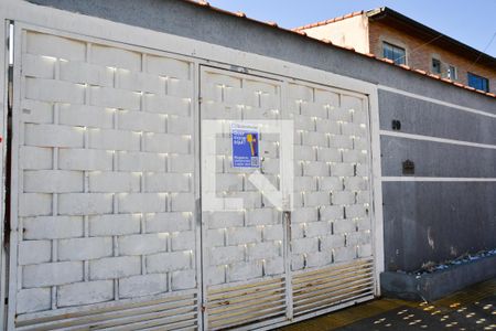 Casa à venda com 300m², 3 quartos e 4 vagas Casa à venda com 300m², 3 quartos e 4 vagasFachada