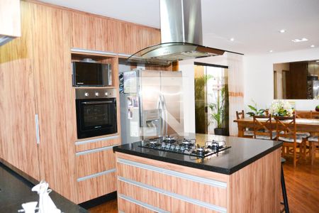 Casa à venda com 300m², 3 quartos e 4 vagas Casa à venda com 300m², 3 quartos e 4 vagasCozinha