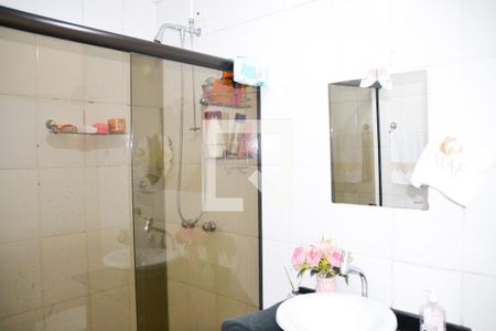 Casa à venda com 300m², 3 quartos e 4 vagas Casa à venda com 300m², 3 quartos e 4 vagasBanheiro 2