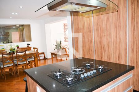 Casa à venda com 300m², 3 quartos e 4 vagas Casa à venda com 300m², 3 quartos e 4 vagasCozinha