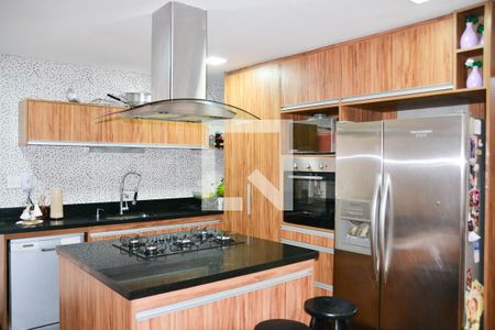 Casa à venda com 300m², 3 quartos e 4 vagas Casa à venda com 300m², 3 quartos e 4 vagasCozinha