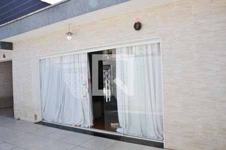 Casa à venda com 300m², 3 quartos e 4 vagas Casa à venda com 300m², 3 quartos e 4 vagasÁrea Externa