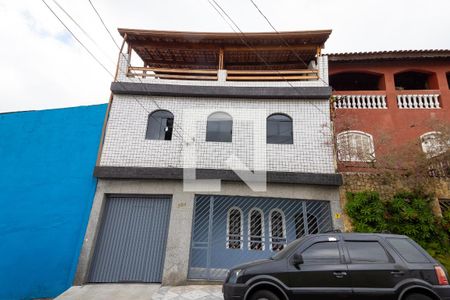 Casa à venda com 200m², 4 quartos e 1 vaga Casa à venda com 200m², 4 quartos e 1 vagaFachada