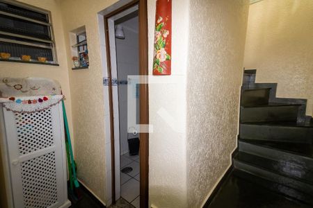 Casa à venda com 200m², 4 quartos e 1 vaga Casa à venda com 200m², 4 quartos e 1 vagaEscada