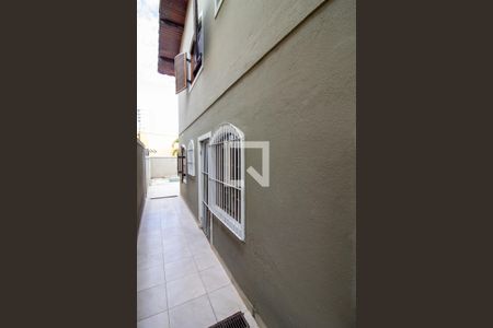 Casa à venda com 139m², 4 quartos e 2 vagasCorredor Externo