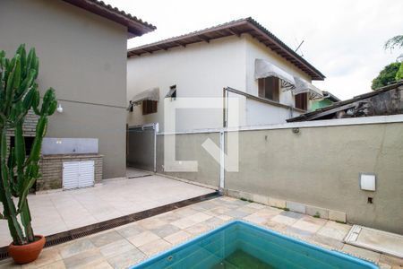 Casa à venda com 139m², 4 quartos e 2 vagasQuintal
