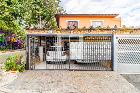 Casa à venda com 205m², 3 quartos e 2 vagas Casa à venda com 205m², 3 quartos e 2 vagasFachada