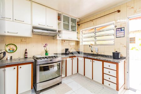 Casa à venda com 205m², 3 quartos e 2 vagas Casa à venda com 205m², 3 quartos e 2 vagasCozinha