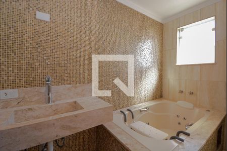 Casa à venda com 227m², 3 quartos e 5 vagasBanheiro da Suíte 1