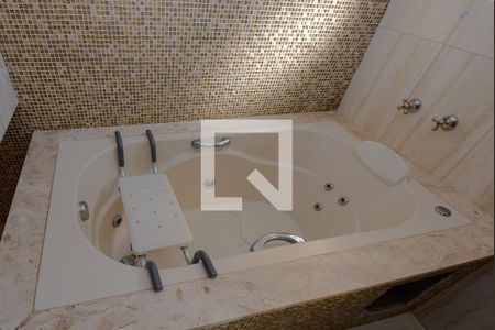 Casa à venda com 227m², 3 quartos e 5 vagasBanheiro da Suíte 1