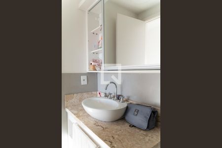 Banheiro do Quarto 1 de apartamento à venda com 2 quartos, 53m² em Azenha, Porto Alegre