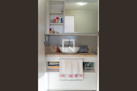 Banheiro do Quarto 1 de apartamento à venda com 2 quartos, 53m² em Azenha, Porto Alegre