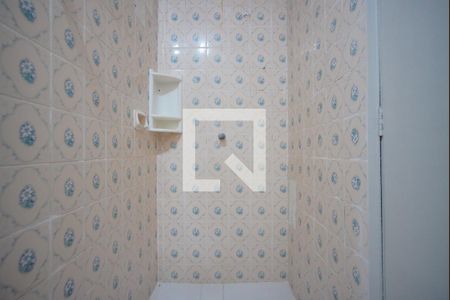 Banheiro Corredor de kitnet/studio para alugar com 1 quarto, 30m² em Passo da Areia, Porto Alegre