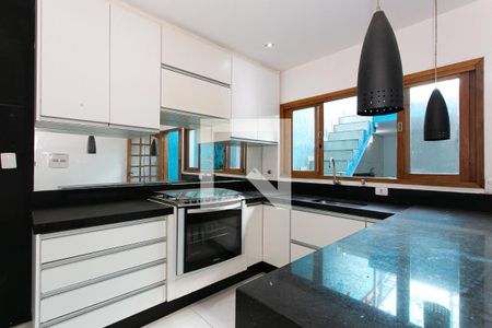 Casa à venda com 160m², 3 quartos e 1 vaga Casa à venda com 160m², 3 quartos e 1 vagaCozinha